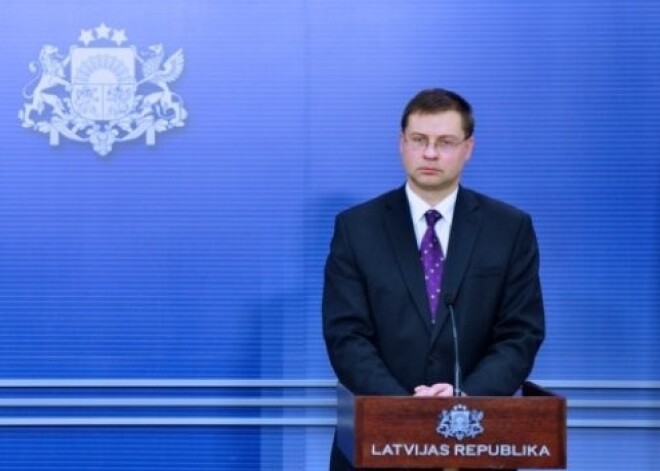 Dombrovskis: pievienošanās eiro zonai nav biļete uz "Titāniku"