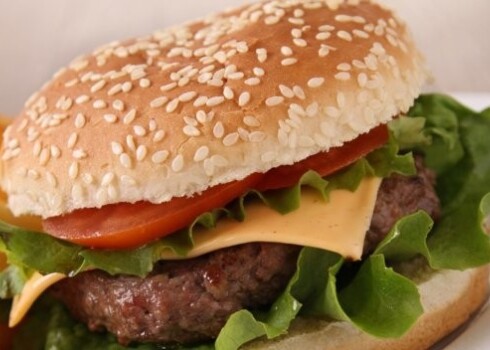 Šis darījums norāda uz Latvijas produkta - Dobeles miltu - augsto kvalitāti - tie ir pieprasīti "McDonald’s" restorāna sortimenta ražošanā, kas saviem piegādātājiem izvirza īpaši augstas kvalitātes prasības un atbilstošas sertifikācijas, atzīst "Dobeles dzirnavnieka" pārstāvis.