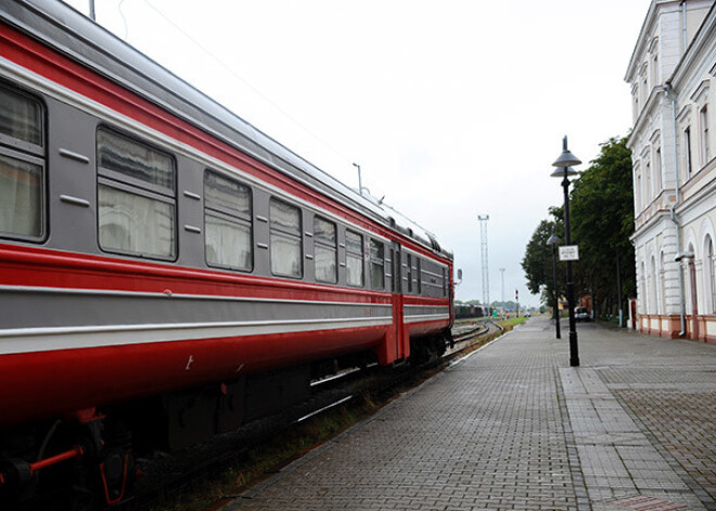 Neatjaunos ikdienas dīzeļvilciena satiksmi no Rīgas uz Liepāju