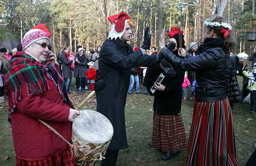 Sestdien latvieši, jautri pavadot Mārtiņdienu, atvadīsies no rudens un gatavosies ziemas atnākšanai.