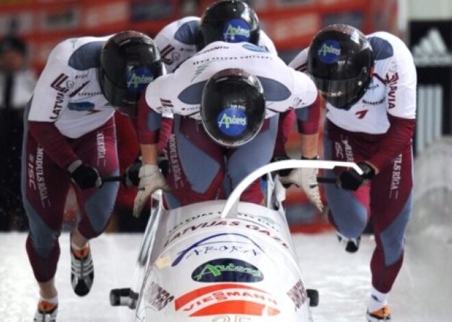 Melbārža četrinieks paliek astotajā vietā PK bobslejā pirmajā posmā