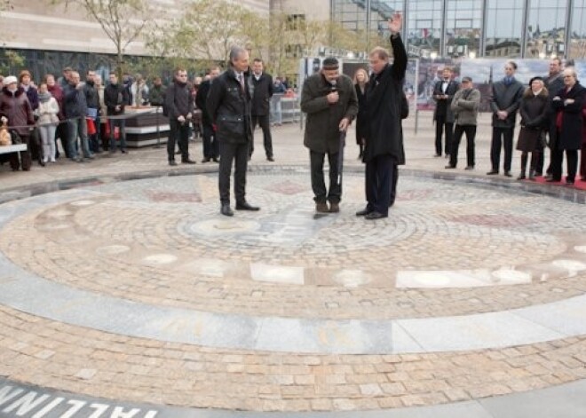 Pie tirdzniecības centra Origo atklāts Saules pulkstenis. FOTO