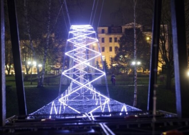 Rīgā sācies krāšņais gaismas festivāls "Staro Rīga". FOTO