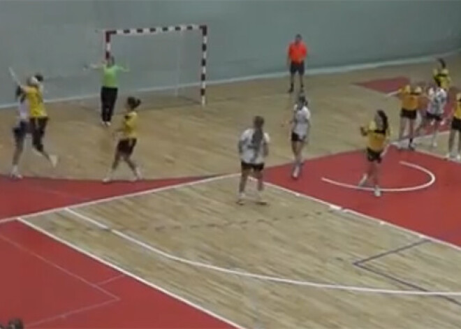 Iespaidīga rupjība Latvijas sieviešu handbolā. VIDEO