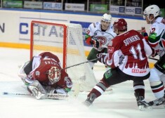 "Dinamo" treneri mačam atkal bija pieteikuši septiņus aizsargus un 13 uzbrucējus. Spēlētāju virknējumi bija palikuši tieši tādi paši, kā iepriekšējā spēlē.