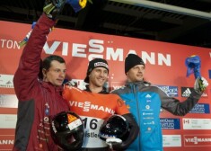 Мартин Дукурс (слева), Франк Роммель и Томас Дукурс на пьедестале почета в Уистлере