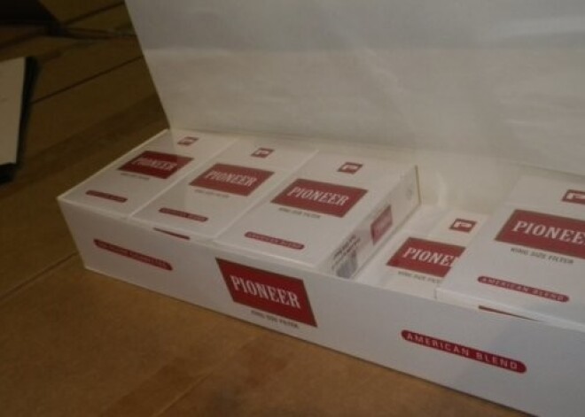 Таможенная собака обнаружила груз контрабандных сигарет. ФОТО