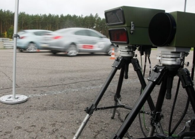 Valdība nolemj neatpirkt fotoradarus; ātrumu pagaidām kontrolēs policija