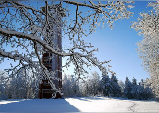 14. decembrī spridzinās Gaiziņkalna skatu torni. FOTO. VIDEO