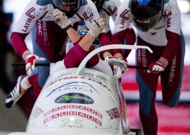 Четверка Мелбардиса завоевала первую в сезоне награду в соревнованиях на Кубок мира по бобслею