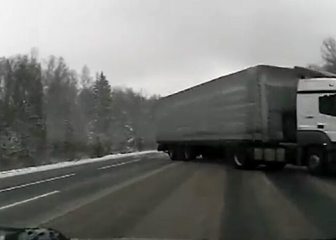 Tikai “mīkstie” ziemā baidās no slidena ceļa. VIDEO