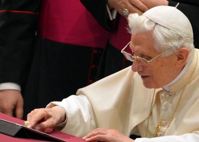 Kā tapa Romas pāvesta pirmais tvīts