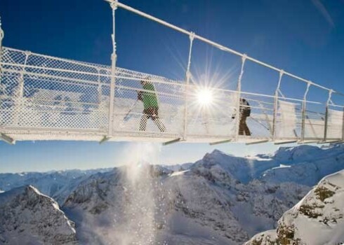 Мост Titlis Cliff Walk расположен на высоте более трех тысяч метров над уровнем моря