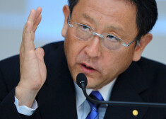 Akio Tojoda (Akio Toyoda), Toyota prezidents un izpilddirektors.