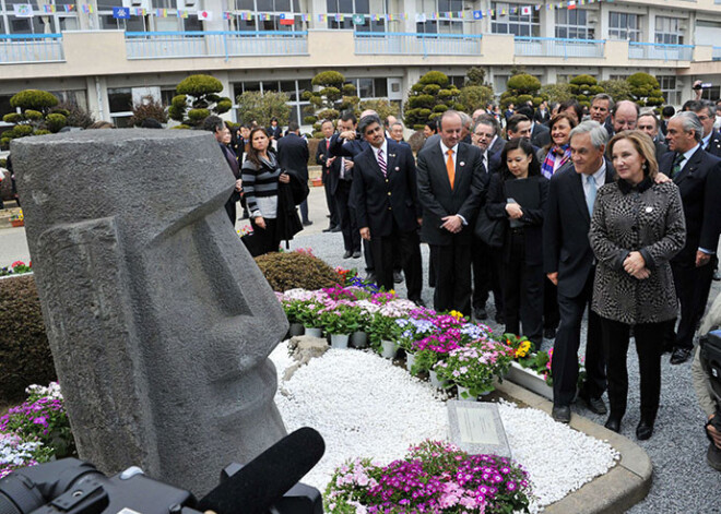 Čīle dāvina cunami nopostītai Japānas pilsētai milzu statuju