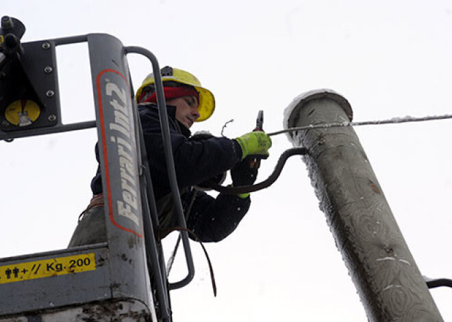 Bez elektrības Ziemassvētkos palikuši vairāk nekā 1000 klientu