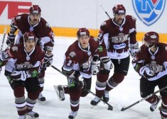 Pēc uzvaras dinamieši no "play-off" zonas atpaliek vien par 12 punktiem.