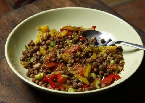 Ņem vērā, ka zirņi ir smags ēdiens, tāpēc tos nevajag pasniegt daudz.