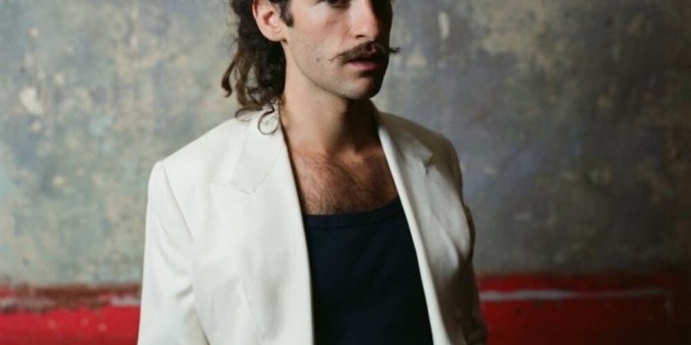 Viens no šī brīža populārākajiem britu folkroka izpildītājiem King Charles Vecgada vakarā sniegs uzstāsies „Palladium Rīga”.