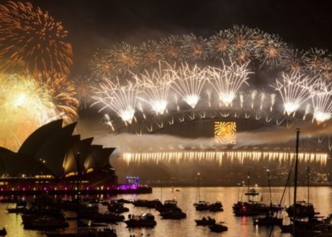 Pasaulē ar fantastiski krāšņām svinībām sagaidīts jaunais 2013. gads. FOTO