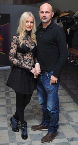 Grupas „Prāta vētra” mūziķi Jānis Jubalts koncertu vēroja kopā ar dzīvesbiedri Daci.