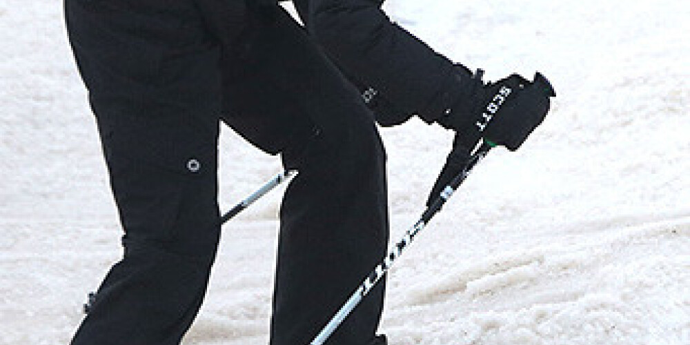 Madonna cītīgi mācās slēpot. Slavenību ziemas prieki. FOTO