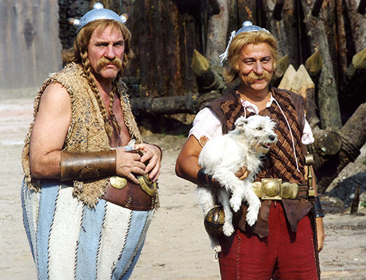 Партнер Жерара Депардье по фильму «Астерикс и Обеликс» Кристиан Клавье тоже уже какое-то время не живет на родине. Он убежал от политической травли в Великобританию