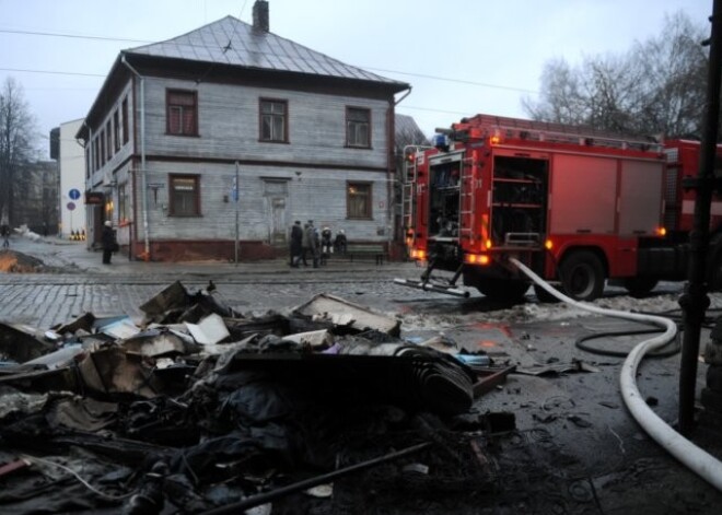 Ugunsgrēks Maskavas ielā, ierobežota satiksme. FOTO. VIDEO