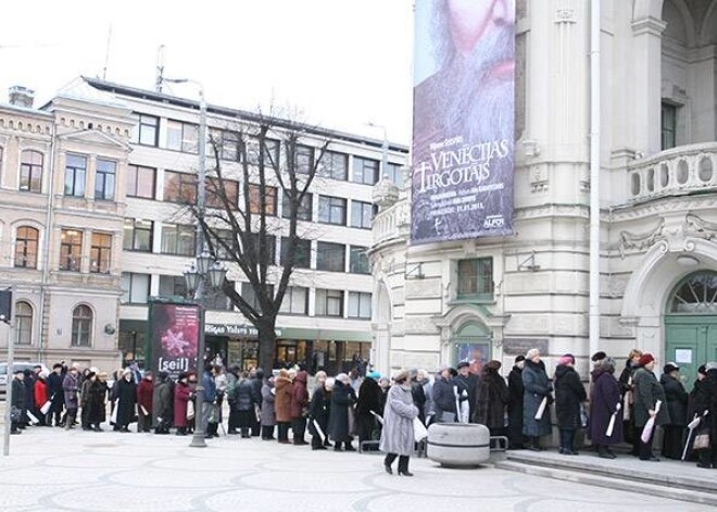 Veltu Līni pēdējā gaitā izvada aktieri