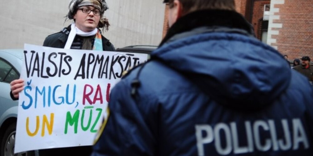 Как указывает Госконтроль, в целом за обеспечение порядка и безопасности на мероприятиях Госполиция получила по крайней мере 19 186 латов