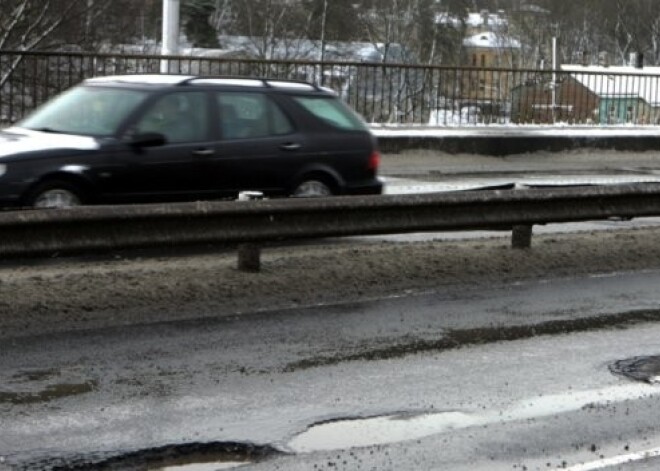 Šogad pilnībā rekonstruēs Kārļa Ulmaņa gatves pārvadu; Salu tilta labošanu sāks 2014. gadā