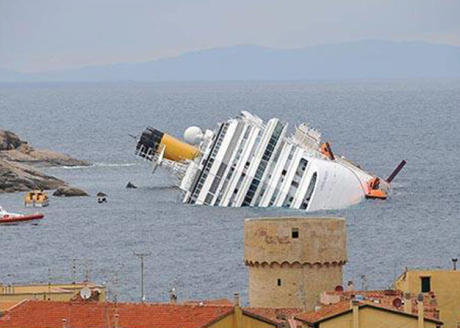 Līdz septembrim no Itālijas krastiem tiks aizvests "Costa Concordia" vraks. FOTO