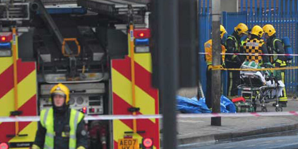 В Лондоне вертолет зацепился за кран и рухнул, погибли двое. ВИДЕО