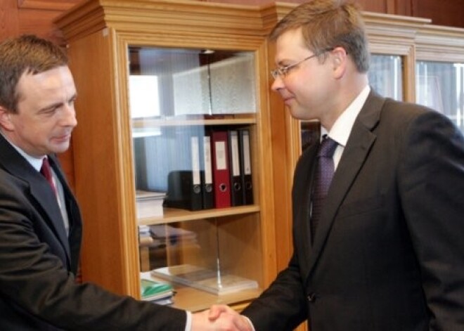 Dombrovskis pieņem satiksmes ministra Roņa demisiju