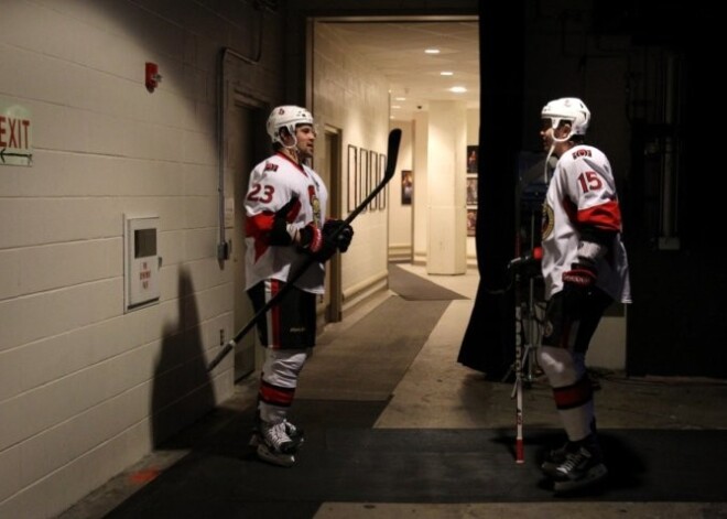 Daugaviņš paliek rezervē Otavas "Senators" pirmajā NHL sezonas spēlē