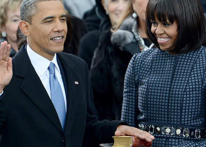 Obama publiskā ceremonijā nodod amata zvērestu. FOTO