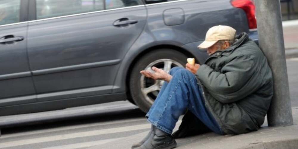 Авторы доклада констатируют, что самой незащищенной группой населения являются люди младше 24 лет, среди которых работу на имеют 13 процентов