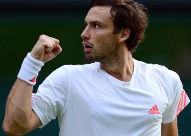 Ernests Gulbis jauno sezonu sāk ar pārliecinošu uzvaru