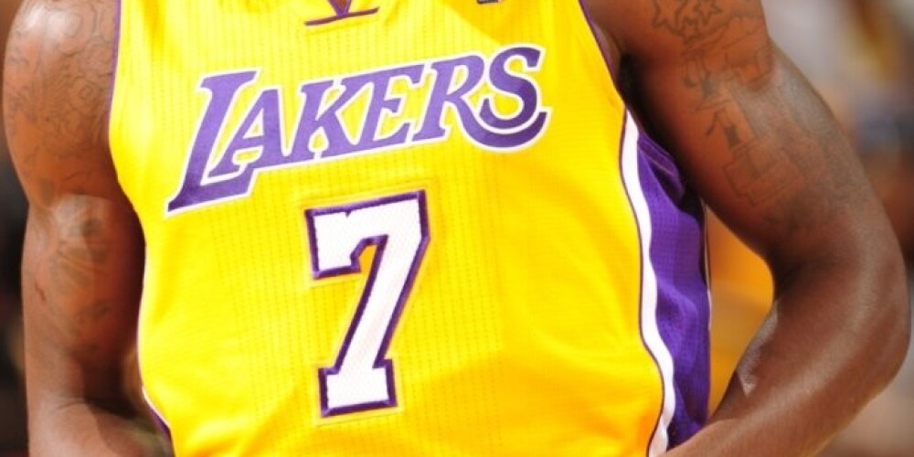Strēlniekam jauns konkurents - bijušais "Lakers" saspēles vadītājs