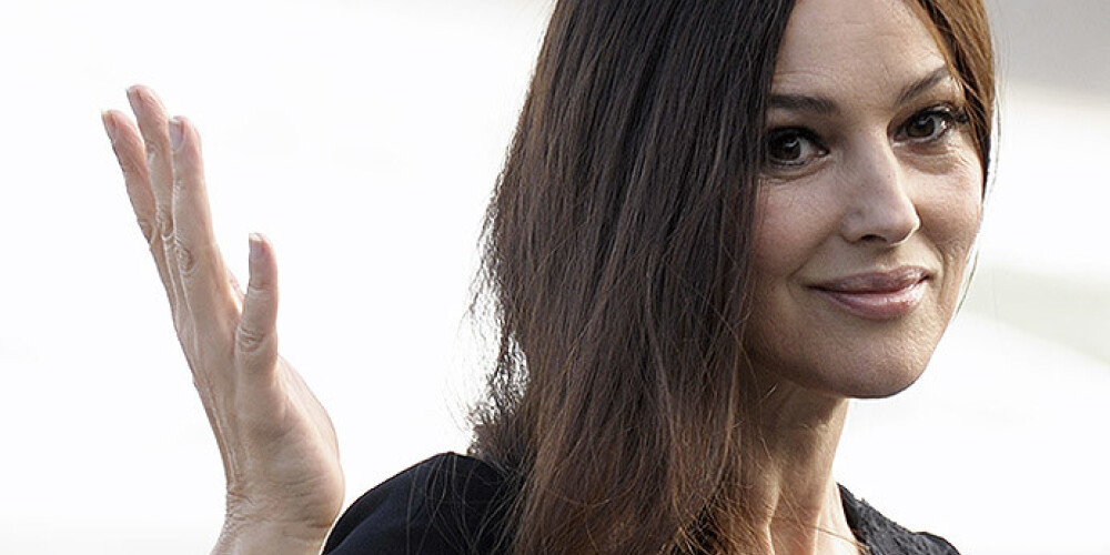 Венсан Кассель и Моника Беллуччи обедают в одном из кафе Рио-де-Жанейро. Они и раньше проводили в этом городе много времени, а теперь планируют переехать насовсем