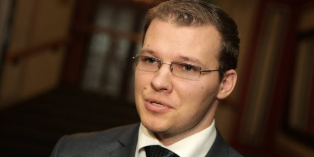 "Мы ни в коем случае не будем сотрудничать в самоуправлениях, особенно в Рижской думе, с такими политическими силами, которые координируются из недружественных Латвии стран - ЦС и "За права человека в единой Латвии"", - сказал лидер партии