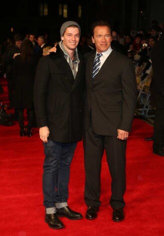 Патрик и Арнольд на премьере «Возвращения героя» в Лондоне 22 января