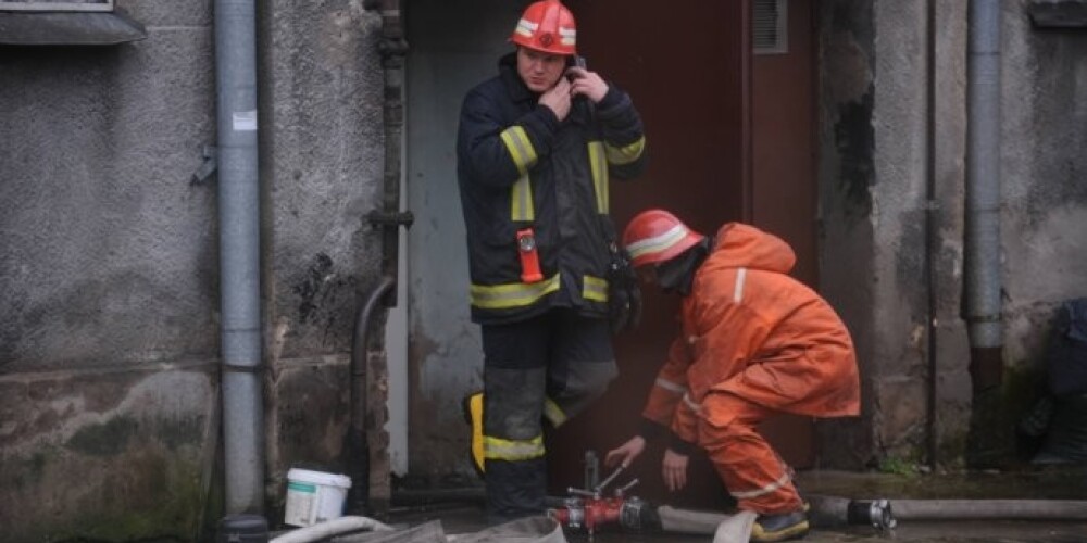 Всего вчера зарегистрировано 12 пожаров, в том числе шесть в столице.