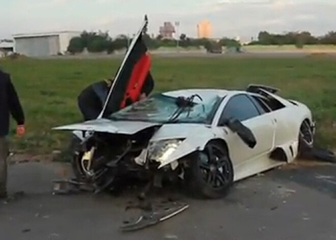 Stulbi iznīcināts Lamborghini Murcielago LP640 Versace. VIDEO