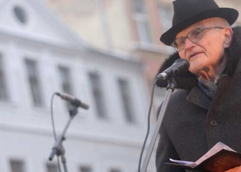 Latvijas katoļu baznīcas kardināls Jānis Pujats savu vienīgo iespēju kandidēt uz Romas pāvesta amatu 2005. gadā ir palaidis garām. Pēc Benedikta XVI atkāpšanās viņam vairs nav izredzes kļūt par Dieva vietnieku zemes virsū.
