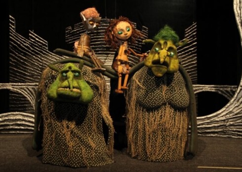 Leļļu teātrī top Lindgrēnes populārā stāsta "Ronja - laupītāja meita" skatuves versija