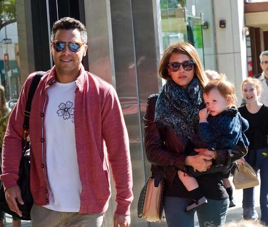 В больницу женщину отвез ее муж Кеш Уоррен