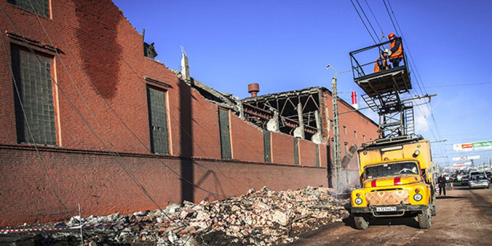 Vislielāko postu meteorīta sprādziens virs Čeļabinskas nodarīja vietējai Cinka rūpnīcai, kurai sagrāva kāda ceha sienu.