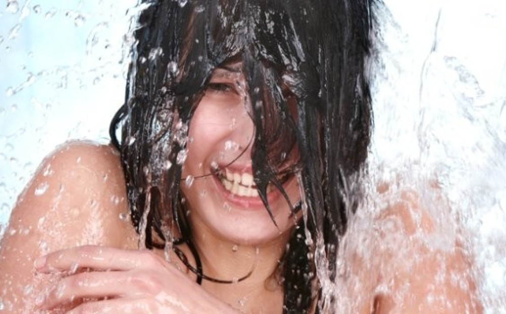 devchonki-kupayutsya-v-sperme