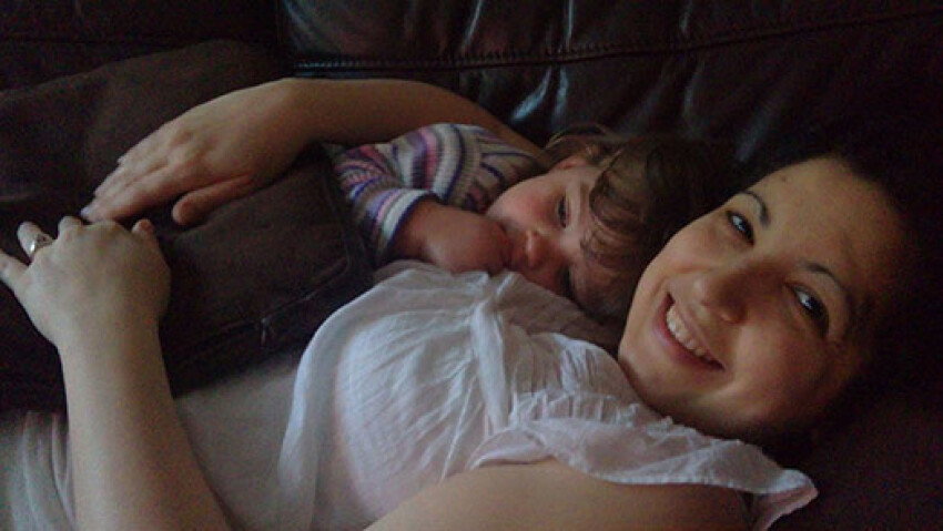 Золотова елена барнаул. У женщины 23 детей. Мама с ребенком в поле. С днем дочек. Мы с дочкой.